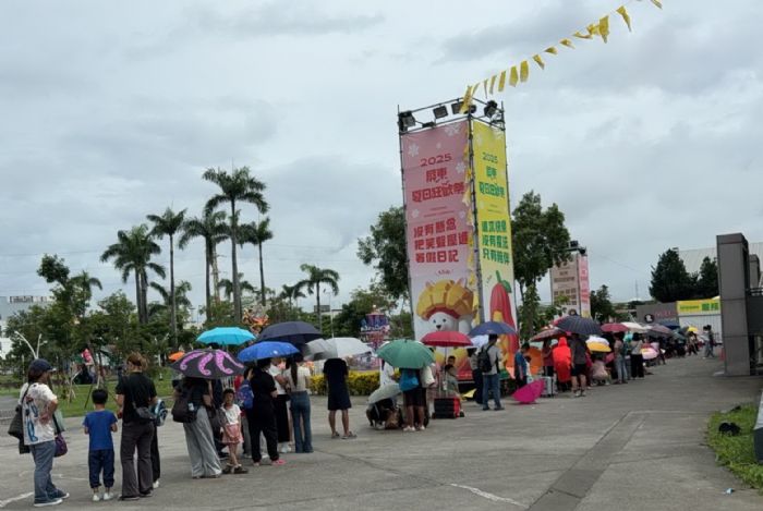 屏東夏日狂歡祭「童話冰宮」超人氣，爆出黃牛票問題，縣府呼籲：票券勿轉售，守護公平與法治，共享歡樂時光